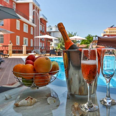 Vip Club Dolphin Coast Aparthotel ซันนีบีช ภายนอก รูปภาพ