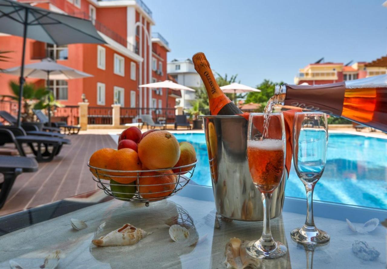 Vip Club Dolphin Coast Aparthotel ซันนีบีช ภายนอก รูปภาพ