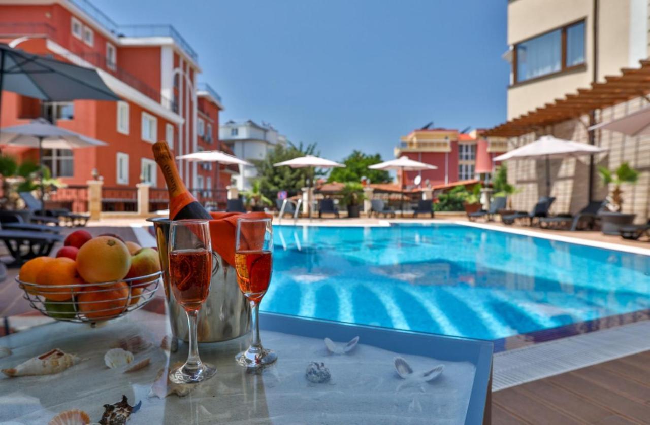 Vip Club Dolphin Coast Aparthotel ซันนีบีช ภายนอก รูปภาพ